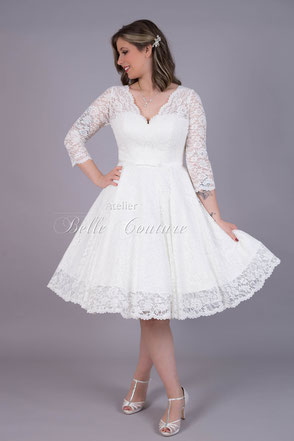 kurzes Petticoat Brautkleid aus Spitze mit Ärmeln