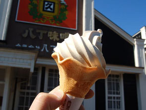 味噌ソフト(300円)が意外とイケる。八丁味噌の郷で