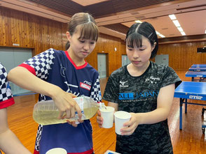 参加者と積極的にコミュニケーションをとる桧山