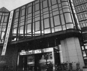 長堀通りのトローリーバス