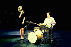 Chanteuse & musiciens pour vin d'honneur, cocktail, mariage, repas, soirée, concert privé, évenementiel • pop jazz lounge variété internationale Evreux Bernay Les Andelys  EURE 27 NORMANDIE & Paris