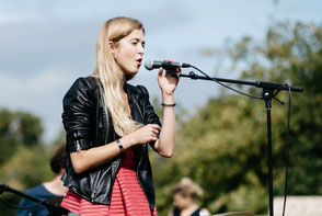 chanteuse & pianiste pour événement soirée privée ouest de la France Ille et Vilaine Paris Indre Loiret Loir-et-Cher Morbihan Vienne Vendée Loire-Atlantique brunch incentive afterworks wedding-planner concert lounge dj animation Le Mans Tours Chartres