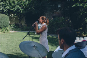 Groupe de musique cocktail à Alençon 🎶🍸 Chanteuse, pianiste et saxophoniste pour événements d’entreprise, vœux et fêtes de fin d’année.