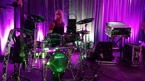 Partyband Freising - Bianca on the Drums