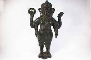 Kanne in getriebenem Kupfer, Ceylon,