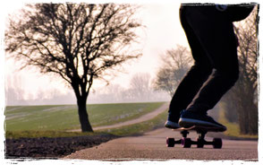 longboard fahren in der Surfschule an der ostsee 