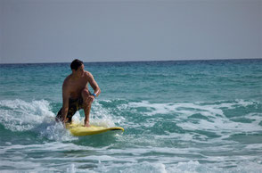 Wellenreiten lernen in deinem Wellenreitkurs in der Surfschule Kühlungsborn/ Rerik. Buche jetzt deinen Wellenreitkurs Ostsee. Die Surfschule Ostsee am Salzhaff. Moin Moin Surfen fetzt!