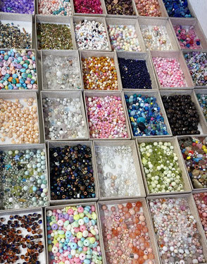 Perlenladen Charms Bar Düsseldorf Aktivität klein Tokio Schmuck basteln im Perlenladen ELA EIS, nach Terminabsprache