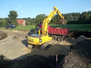 Hilgen Bus Lkw Busfahrt Erdarbeiten Transport Sand Tieflader Reise BHilgen Bus Lkw Busfahrt Erdarbeiten Transport Sand Reiseverkehr Busfahrt Bustour Linienverkehr Bus Transport Reise Urlaub Lkw Sand Mutterboden Füllsand Auskoffern Baggerarbeiten Baustelle