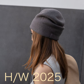 Winterkollektion 2025 / Silvia Bundschuh Hutdesign Hamburg / Beanie Schurwolle Bella/ Foto Manu Junemann