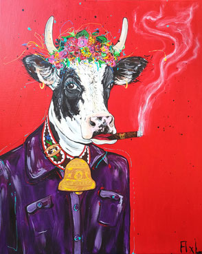Tableau moderne coloré rouge vache habillée avec une cloche et couronne de fleurs fumant le cigare