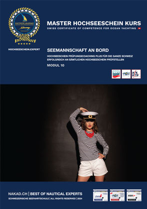 Seemannschaft an Bord im Hochseeschein Kurs mit Kapitänin in Matrosenuniform