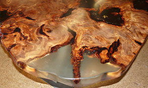 Designer Esstisch Platte mit urwüchsigen Naturmerkmal, besonderer Kauri Wurzel Holztisch außergewöhnlicher Designertisch mit natürlicher Ausstrahlung