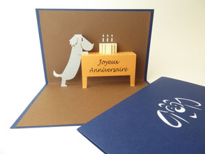 Carte pop-up joyeux anniversaire avec un chien et son gateau d'anniversaire