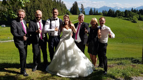 Hochzeitsband Hofstetten- Brautpaar und Band