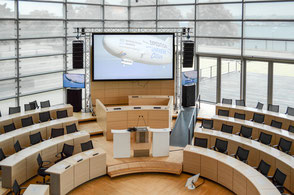 Konferenztechnik: Landtag Kiel, Plenarsaal – weiss veranstaltungstechnik