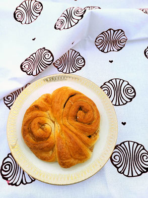 Geschirrtuch mit Aufdruck Franzbrötchen mit Herz bedruckt