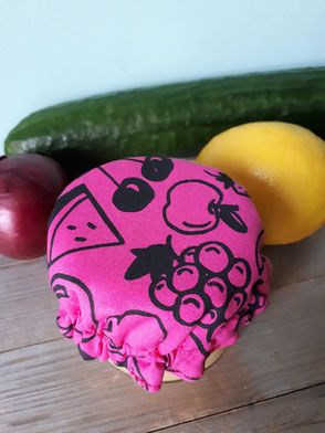 Kleine Schüsselhaube / Food Hood mit Aufdruck Obst pink