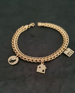 Création en ajourage de 3 charms en or jaune 750 avec bélière