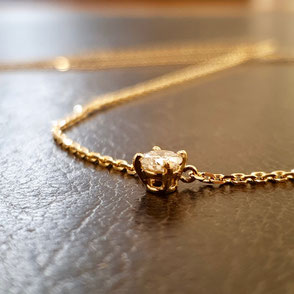 Pendentif solitaire avec chaine en or jaune 750 diamant blanc