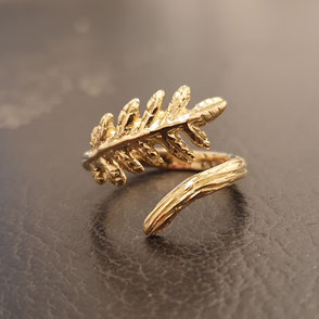 Bague en or jaune 18k représentant une Feuille de Laurier
