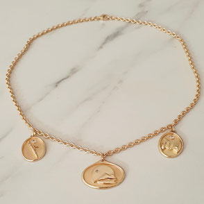 Collier 3 médailles en or jaune 750 et diamants
