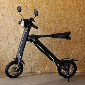 BLAZE SMART EV 特定小型原付モデルの車体画像(スマートEV/ブラック)