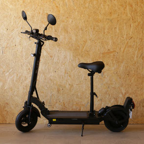 BLAZE KICKBOARD EV BASICの車体画像(キックボードEVベーシック/ブラック)