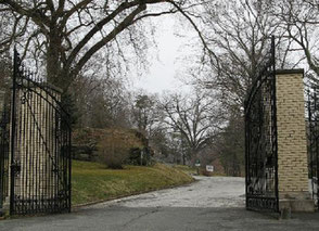 Une autre entrée du Cimetière.