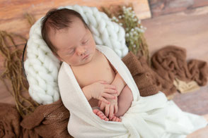 Photographe naissance nouveau-né bébé Nuits saint Georges Dijon Beaune