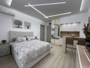 Modernes Innendesign des Lasadu Studio Apartments.