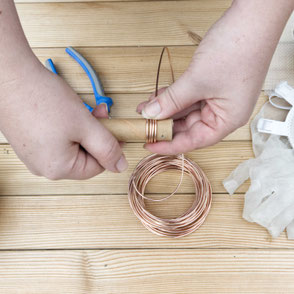 Bending copper to a spiral by PASiNGA blog for the concrete air plant holder