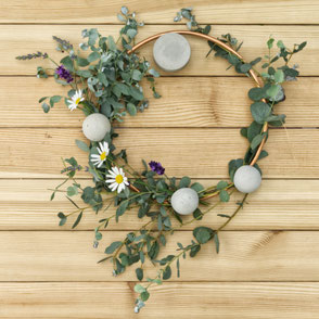 Summer Wreath Diy with Concrete Half Moon Ornaments and Copper Copper - adding garden or wild flowers by PASiNGA