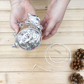 Concrete DIY With Recycled Moulds And Aluminium Foil By PASiNGA