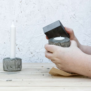 Sanding last set of the DIY Concrete Candle Holder Tutorial, a wonderfully easy concrete diy with recycled moulds and baking paper to create a tree bark texture! #diy #concrete #hygge #tutorial #pasinga #blogging