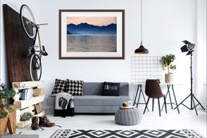 Foto di uno studio con una stampa fine art Delphicaphoto alla parete