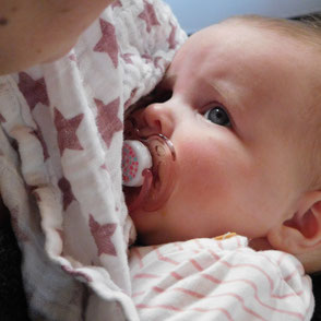 Baby Signale, Baby beruhigen, Baby Infos, Baby Körpersprache, Baby spuckt, Baby Blähungen, Säuglingsnahrung, erstes Lebensjahr