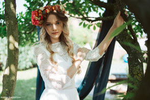 moderne Zweiteiler für die Braut, Elementar Boho-Brautkleid aus natürlichen Materialien: romantische Spitzen-Details, fließende Silhouette und bewusst fair in Deutschland gefertigt – für moderne Bräute mit Liebe zur Natur.
