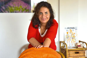Yasmin Tahmasseb Nejad während einer Aromaölmassage in der VitalQuelle, Mutterstadt