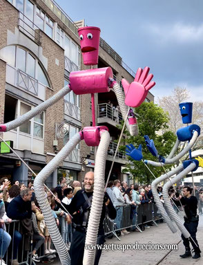 Marionnettes géantes Robobops