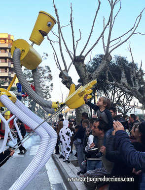 Spectacle de rue déambulatoire Robobops