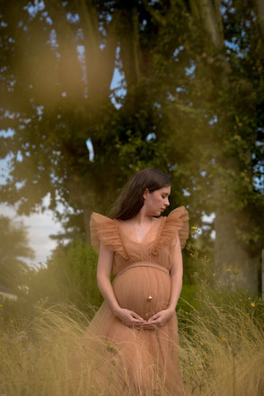Mathilde Meunier photographe à Ancenis, grossesse, portrait de maman.
