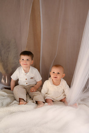 Séance photo de famille et portrait d'enfance à Montrevault sur Evre, studio à Beaupréau et à Ancenis.