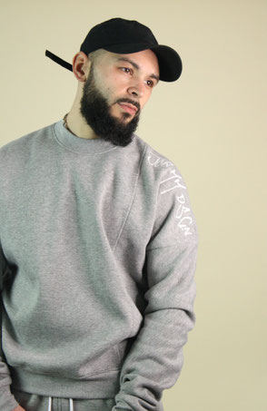 LOUNGE SWEATER  €90,00