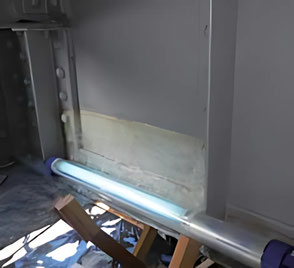 紫外線硬化型ポリエステル樹脂性FRPシート（ウルトラパッチ）の橋梁の施工事例⑤ウルトラパッチ貼付