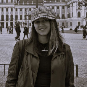 Violinlehrerin & Bratschenlehrerin - Niloufar