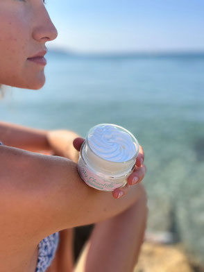 cosmetique monoi creme hydratante mousse chantilly