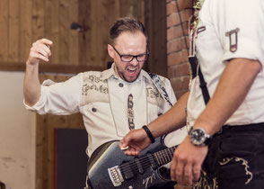 Hochzeitsband Landsberg - Christian an der Gitarre