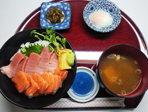 玉ねぎ屋　まぐろサーモン丼