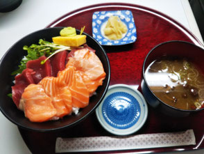 玉ねぎ屋　まぐろサーモン丼